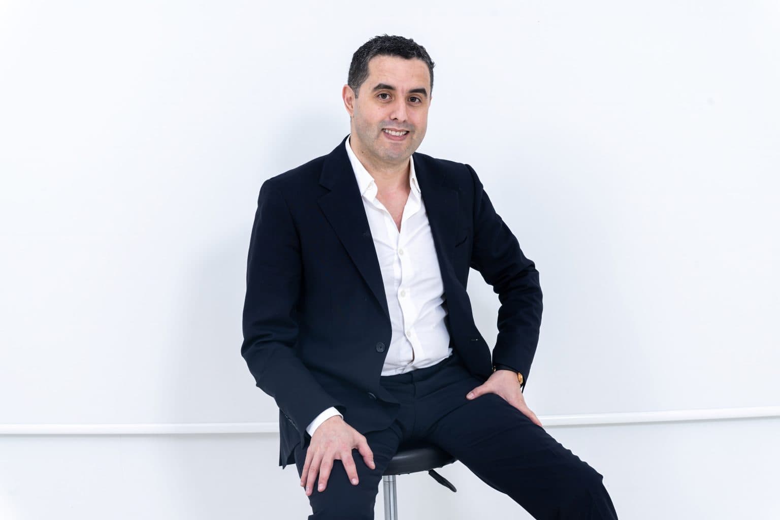 Dr C. Lamloum