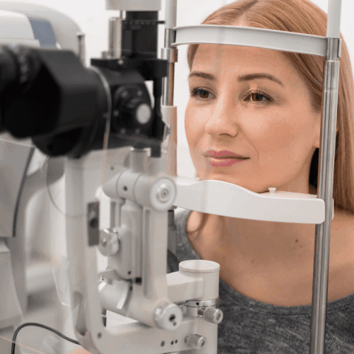 Lentilles intraoculaires ou opération laser : comment faire le bon choix